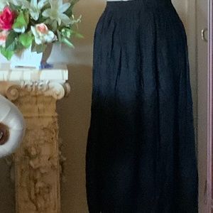 Black skirt With eyelet scalloped edge on bottom